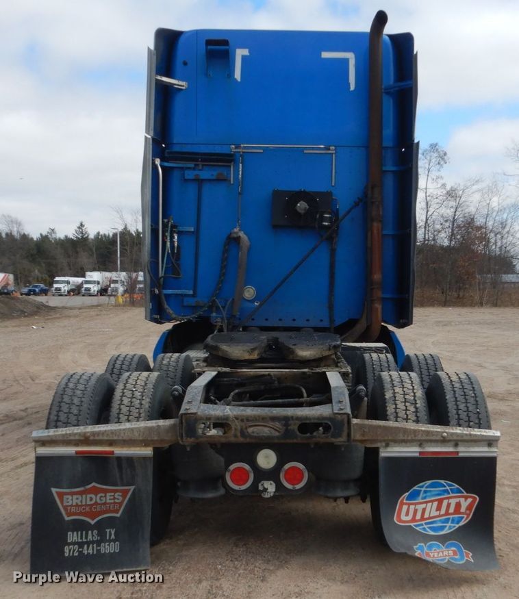 image for item FX9063 2009 Freightliner Columbia semi truck