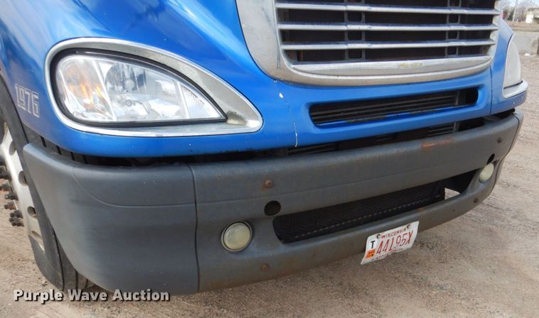 image for item FX9063 2009 Freightliner Columbia semi truck