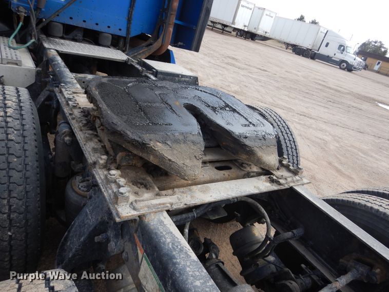 image for item FX9063 2009 Freightliner Columbia semi truck