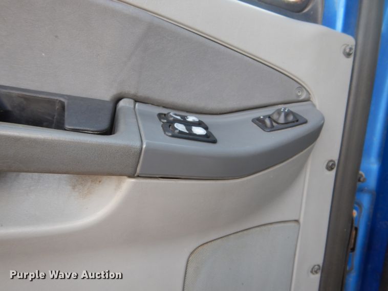 image for item FX9063 2009 Freightliner Columbia semi truck