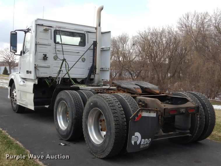 image for item FX9082 2009 Volvo VN  semi truck