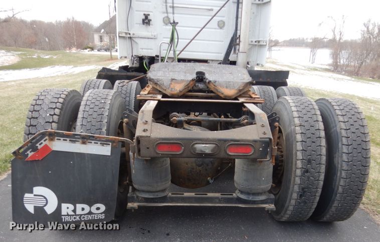 image for item FX9082 2009 Volvo VN  semi truck