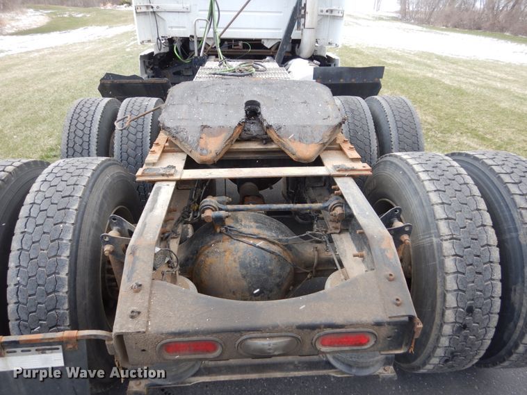 image for item FX9082 2009 Volvo VN  semi truck