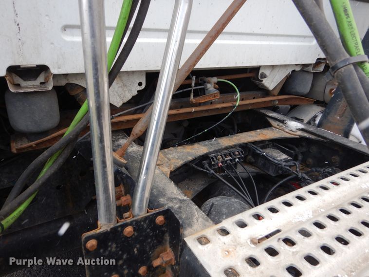 image for item FX9082 2009 Volvo VN  semi truck