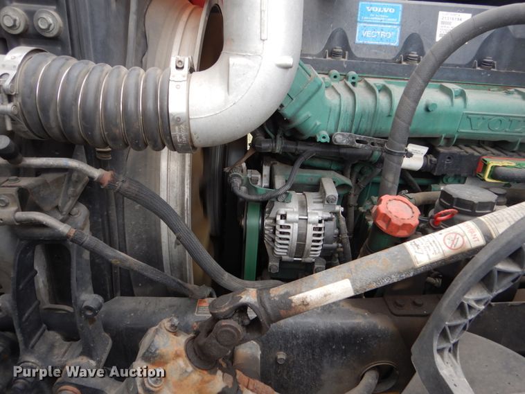 image for item FX9082 2009 Volvo VN  semi truck