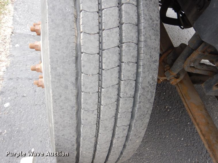 image for item FX9082 2009 Volvo VN  semi truck