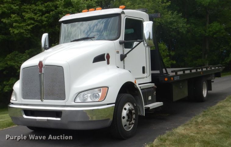 image for item FX9202 2016 Kenworth T370  rollback truck