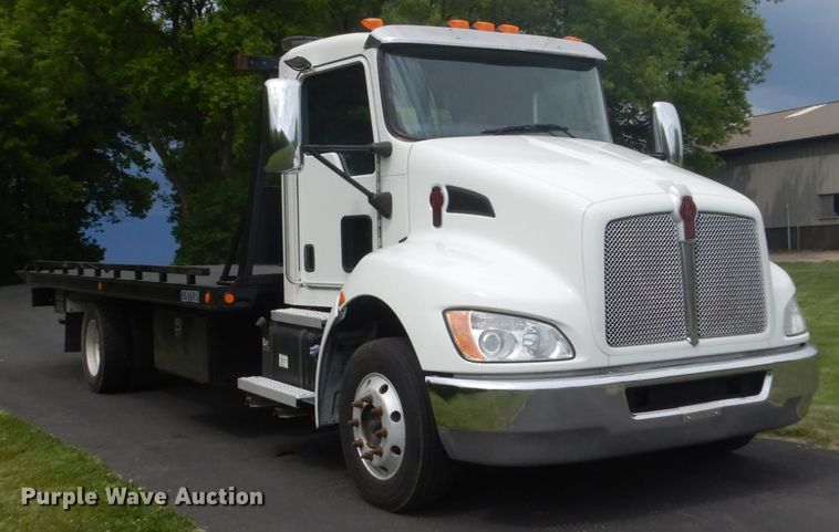 image for item FX9202 2016 Kenworth T370  rollback truck