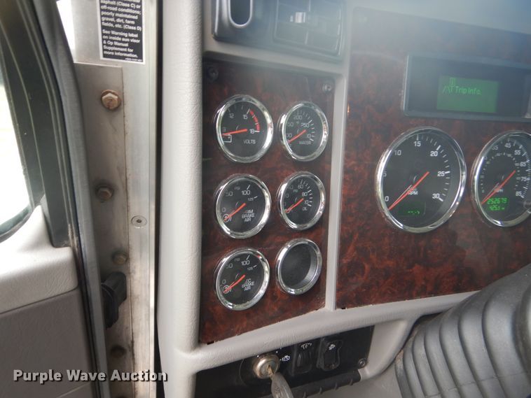 image for item FX9202 2016 Kenworth T370  rollback truck