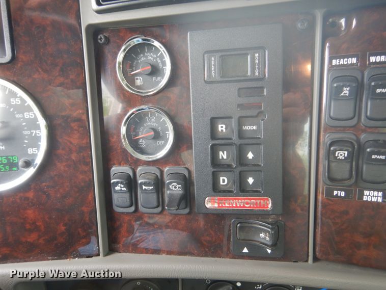 image for item FX9202 2016 Kenworth T370  rollback truck