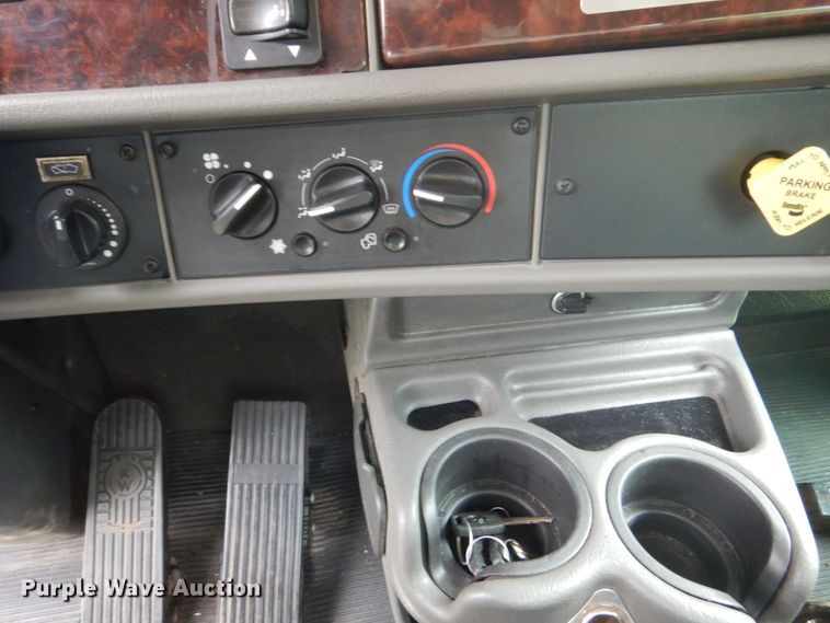 image for item FX9202 2016 Kenworth T370  rollback truck