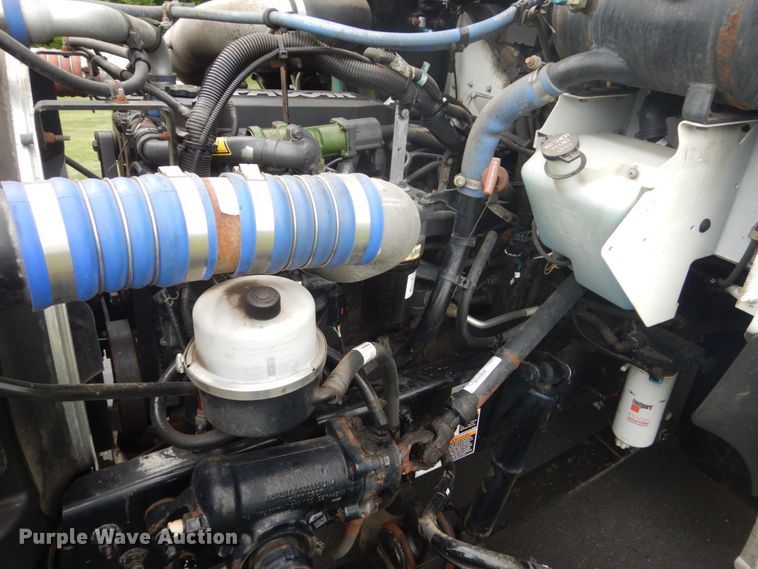 image for item FX9202 2016 Kenworth T370  rollback truck