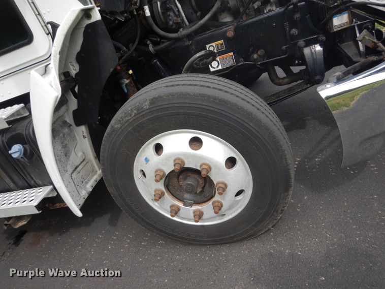 image for item FX9202 2016 Kenworth T370  rollback truck