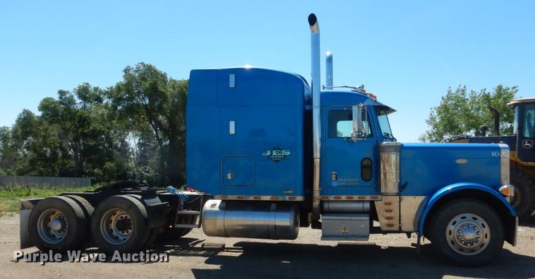 image for item GA9124 1997 Peterbilt 379  semi truck
