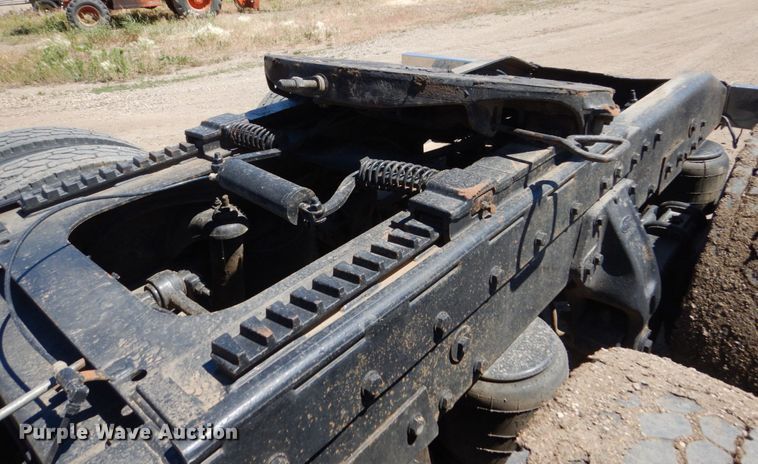 image for item GA9124 1997 Peterbilt 379  semi truck