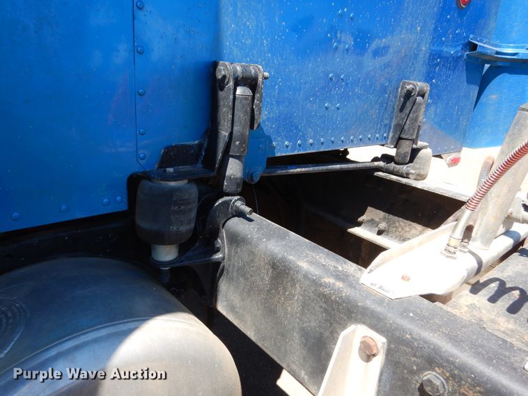 image for item GA9124 1997 Peterbilt 379  semi truck