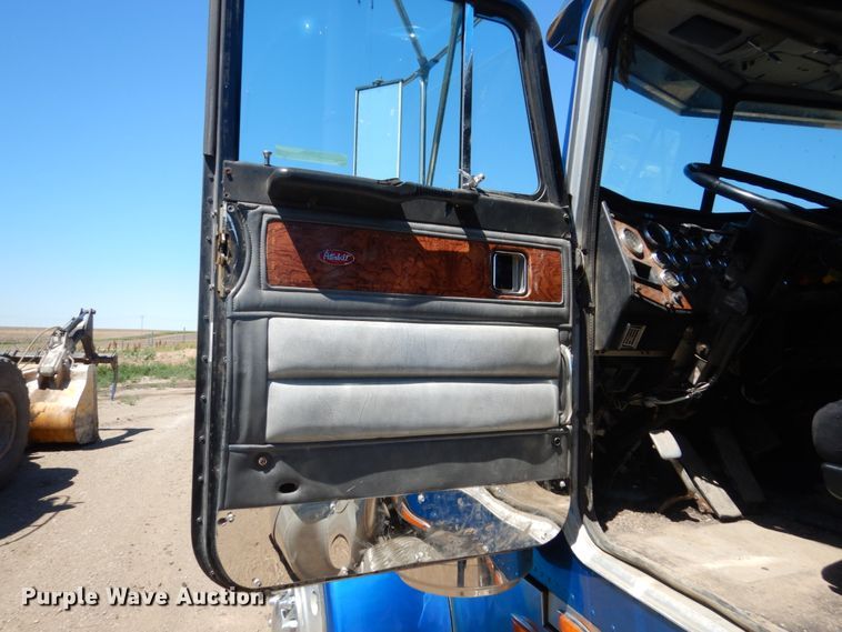 image for item GA9124 1997 Peterbilt 379  semi truck