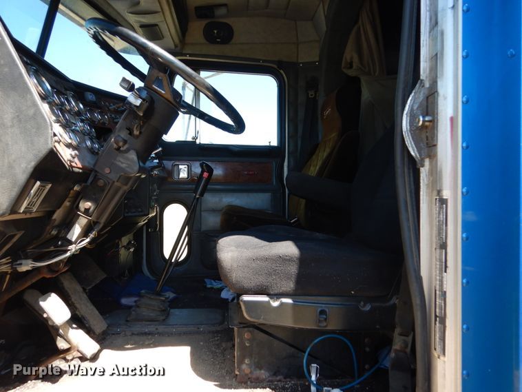 image for item GA9124 1997 Peterbilt 379  semi truck