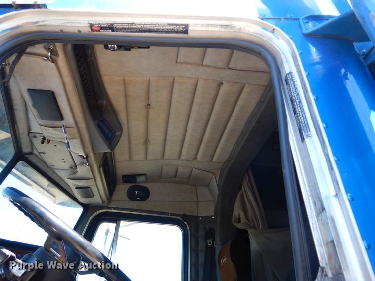 image for item GA9124 1997 Peterbilt 379  semi truck