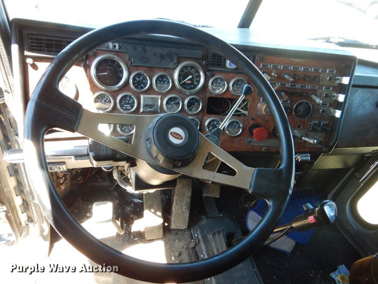 image for item GA9124 1997 Peterbilt 379  semi truck