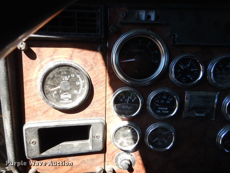 image for item GA9124 1997 Peterbilt 379  semi truck