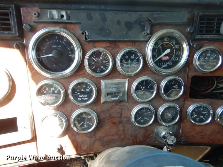 image for item GA9124 1997 Peterbilt 379  semi truck