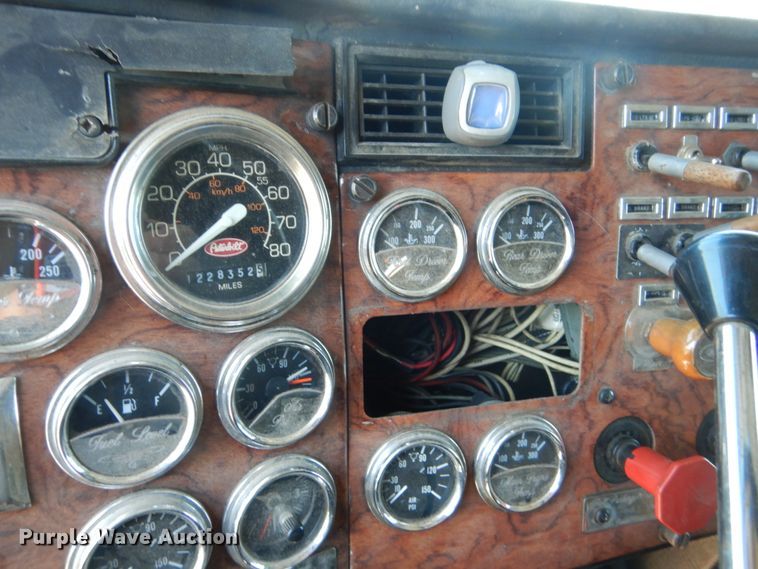 image for item GA9124 1997 Peterbilt 379  semi truck