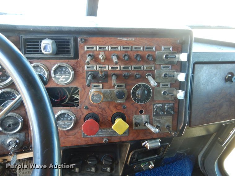 image for item GA9124 1997 Peterbilt 379  semi truck