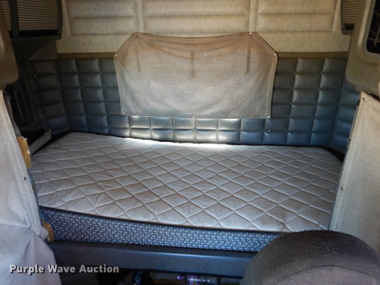 image for item GA9124 1997 Peterbilt 379  semi truck