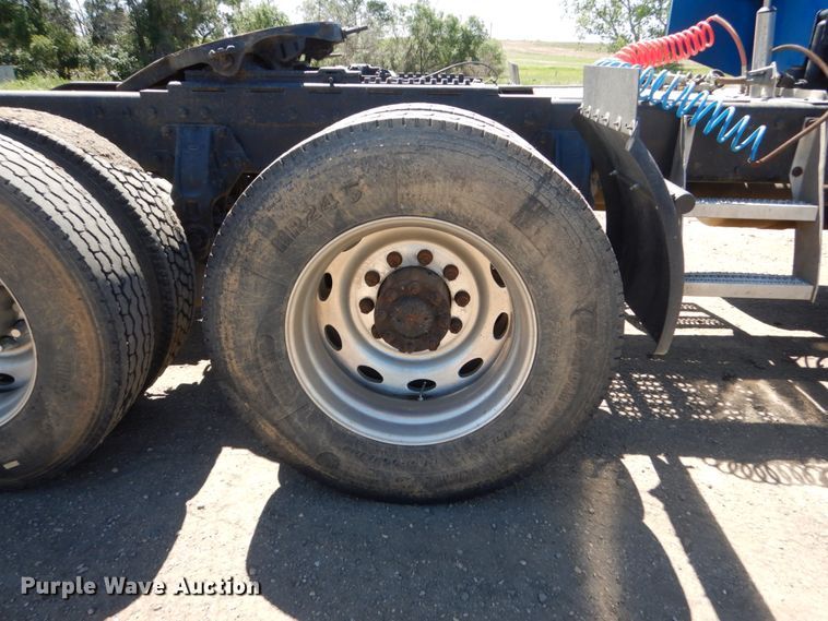 image for item GA9124 1997 Peterbilt 379  semi truck