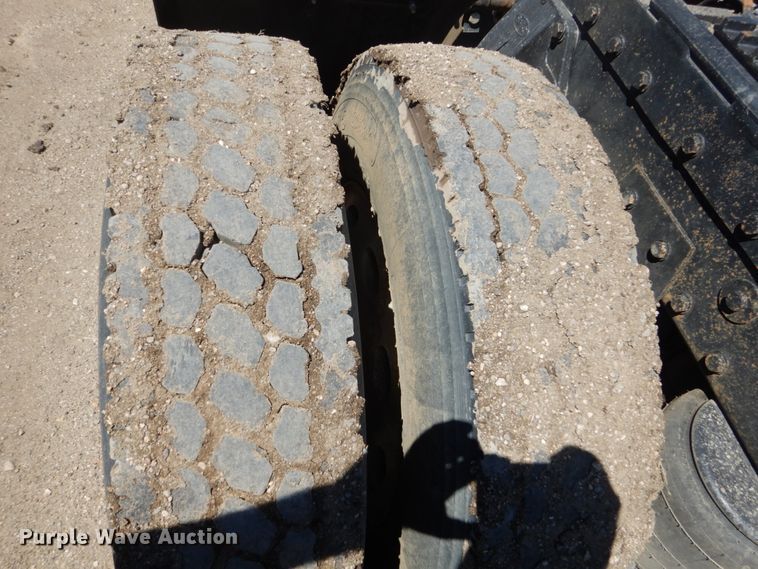 image for item GA9124 1997 Peterbilt 379  semi truck