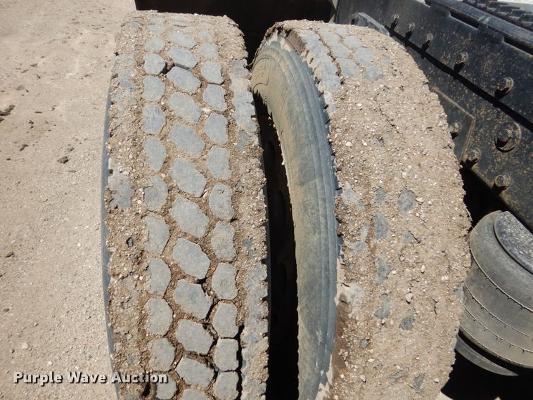 image for item GA9124 1997 Peterbilt 379  semi truck