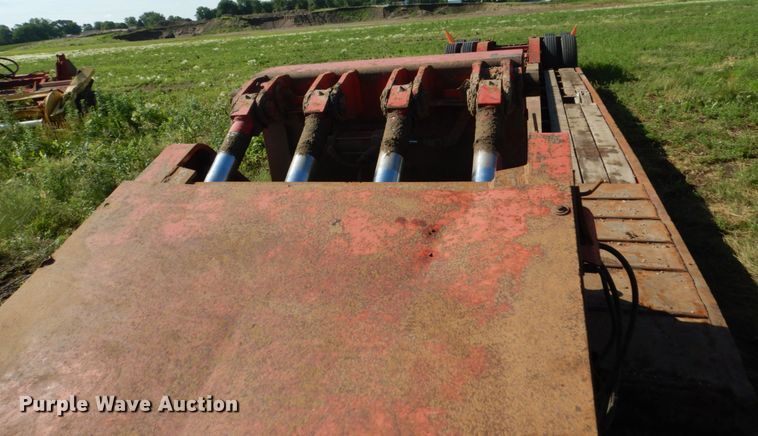 image for item GA9134 1996 Talbert TD41W-40-LRG-RA-1-11-EC22 low boy equipment trailer