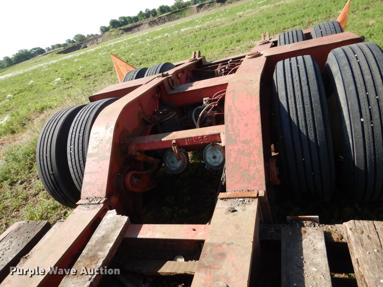 image for item GA9134 1996 Talbert TD41W-40-LRG-RA-1-11-EC22 low boy equipment trailer