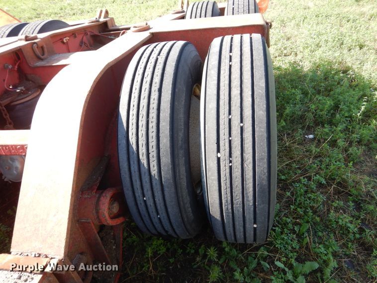 image for item GA9134 1996 Talbert TD41W-40-LRG-RA-1-11-EC22 low boy equipment trailer