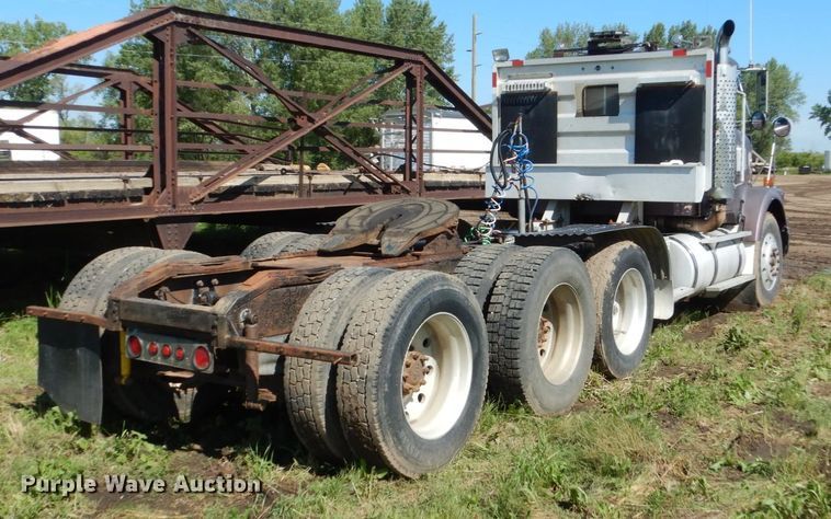 image for item GA9137 1990 International 9300  semi truck