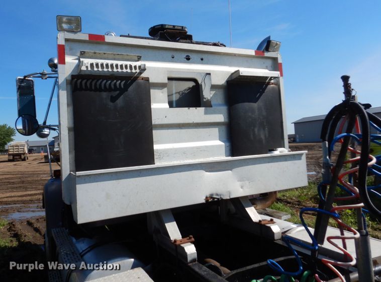 image for item GA9137 1990 International 9300  semi truck