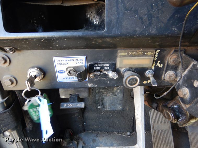 image for item GA9137 1990 International 9300  semi truck