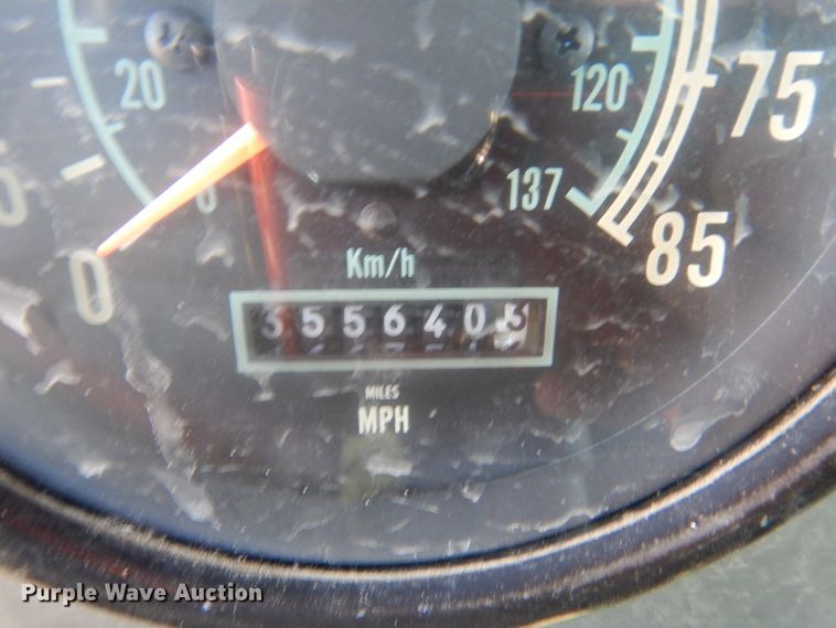 image for item GA9137 1990 International 9300  semi truck