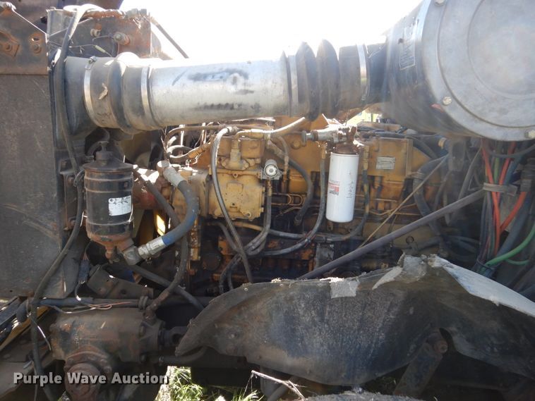 image for item GA9137 1990 International 9300  semi truck