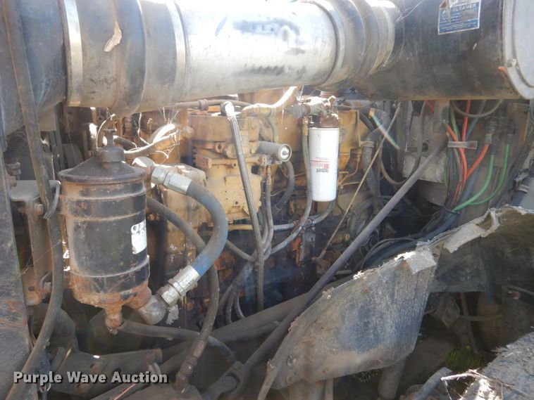 image for item GA9137 1990 International 9300  semi truck