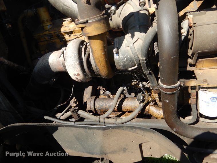 image for item GA9137 1990 International 9300  semi truck