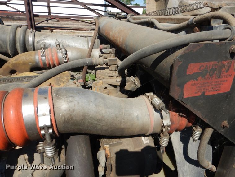 image for item GA9137 1990 International 9300  semi truck