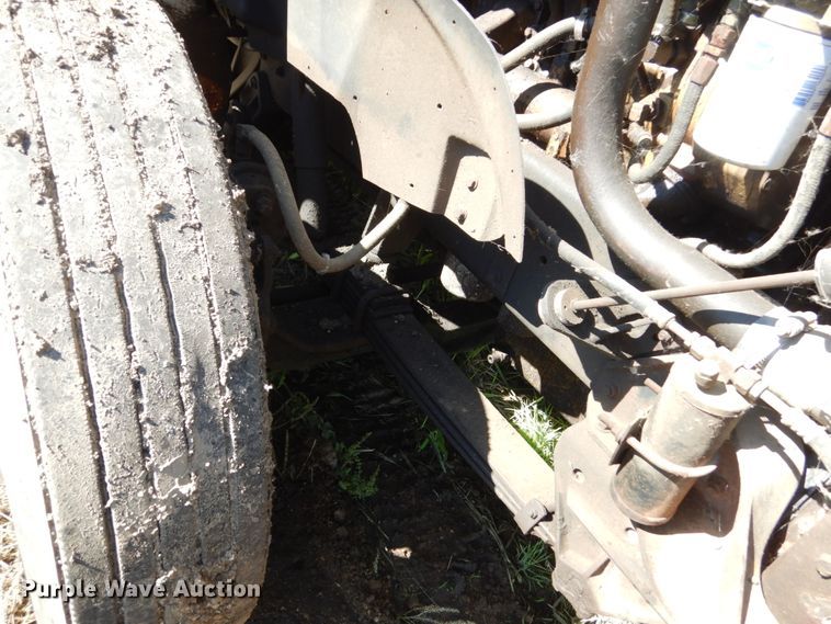 image for item GA9137 1990 International 9300  semi truck