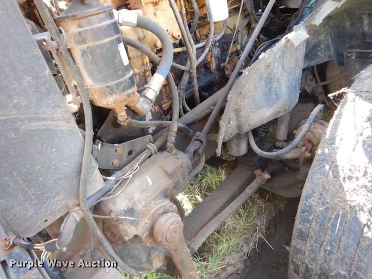 image for item GA9137 1990 International 9300  semi truck