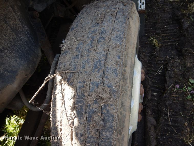 image for item GA9137 1990 International 9300  semi truck