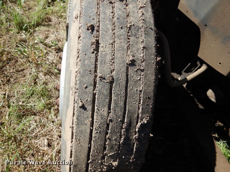 image for item GA9137 1990 International 9300  semi truck