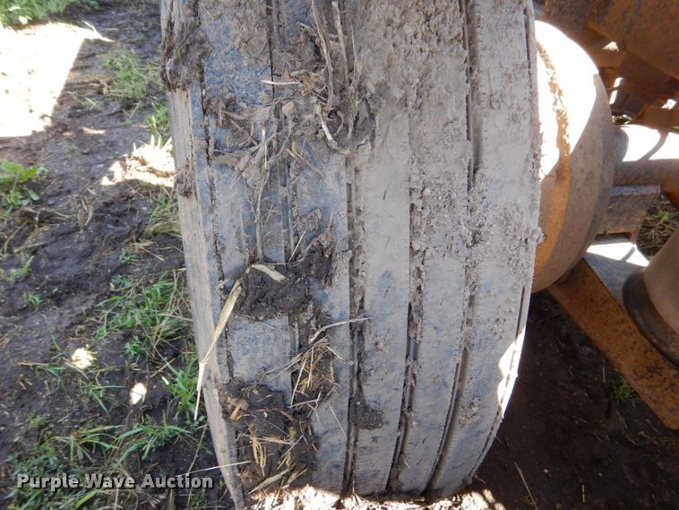 image for item GA9137 1990 International 9300  semi truck