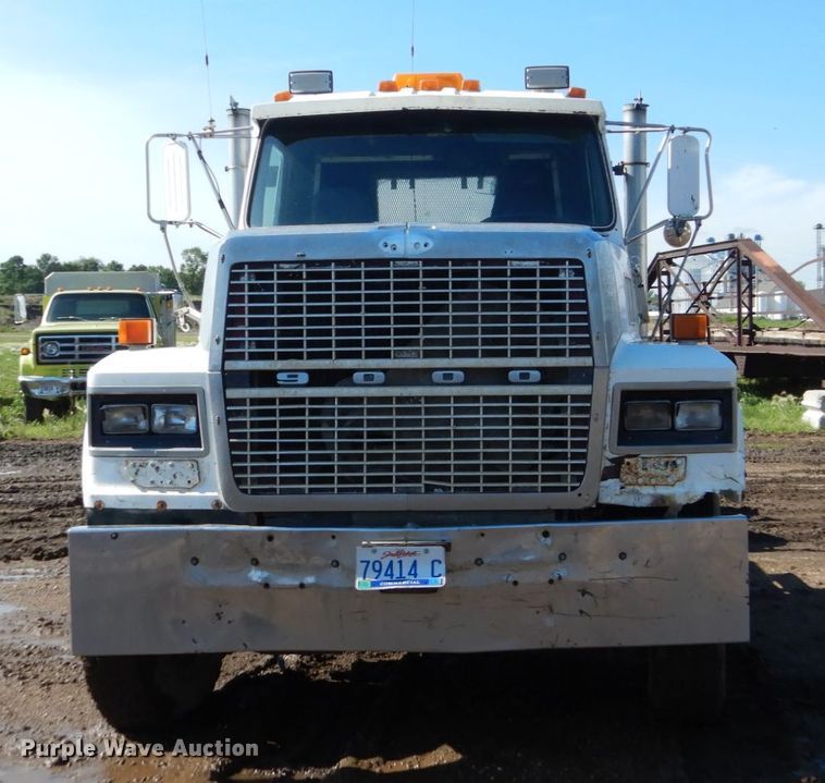 image for item GA9138 1987 Ford LTL9000  semi truck