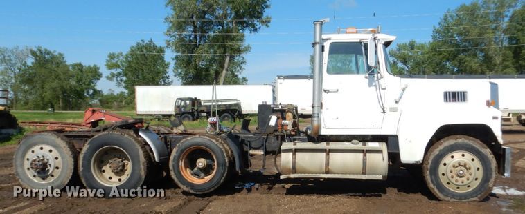 image for item GA9138 1987 Ford LTL9000  semi truck